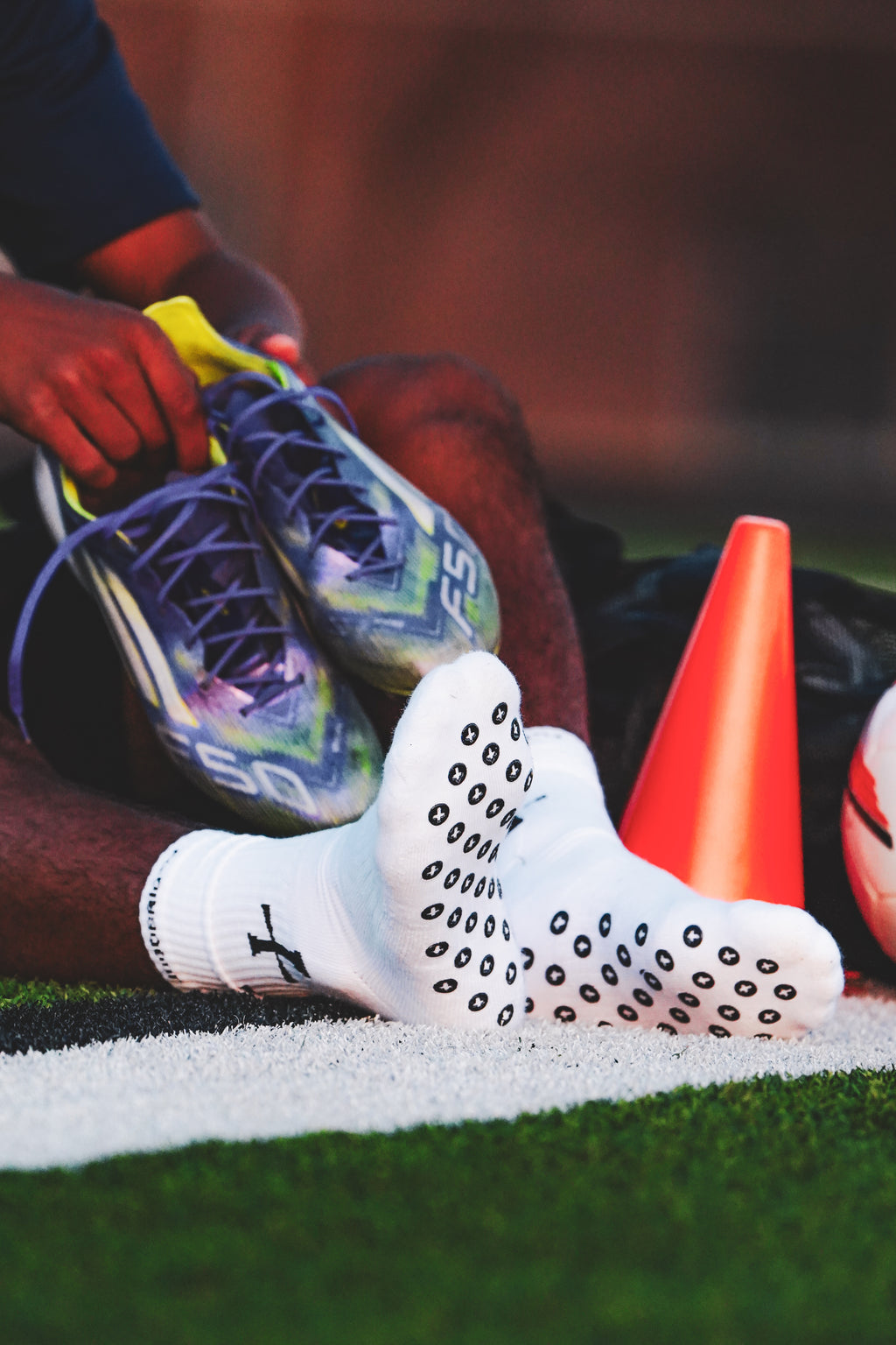 4 pack of JOGOBRIO Grip Socks